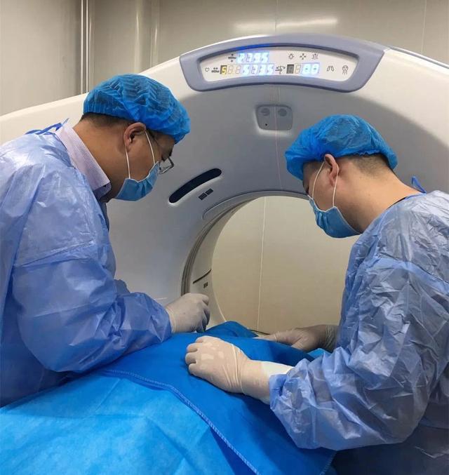 高龄患者腰疼两个月，来到市医院后成功解除痛苦
