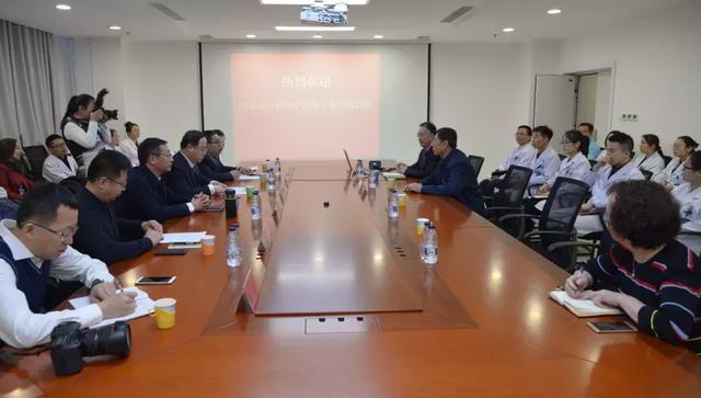 内蒙古医科大学组织专家对巴彦淖尔市医院临床医学院进行初评