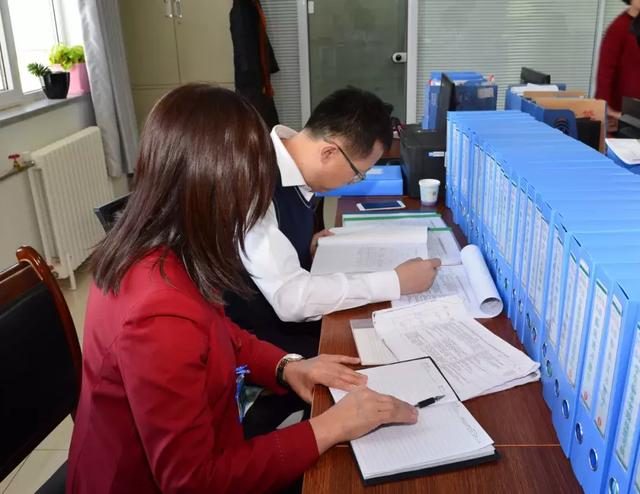 内蒙古医科大学组织专家对巴彦淖尔市医院临床医学院进行初评