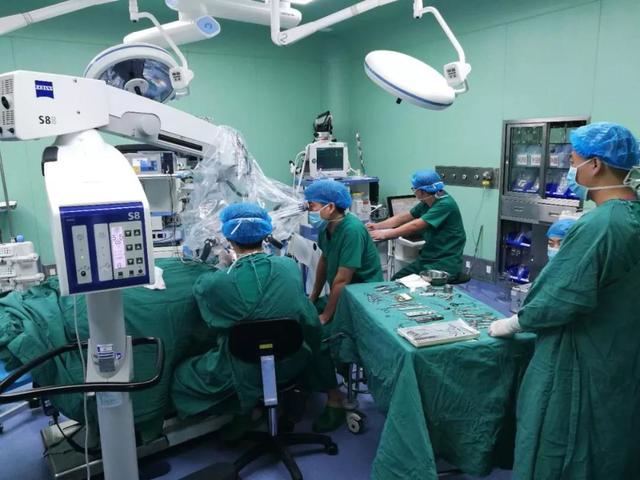 巴彦淖尔市医院耳鼻喉科完成5例中耳炎手术