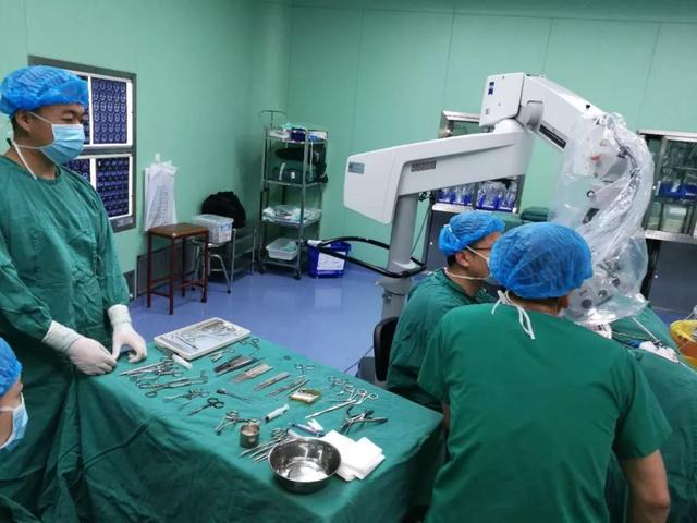 巴彦淖尔市医院耳鼻喉科完成5例中耳炎手术