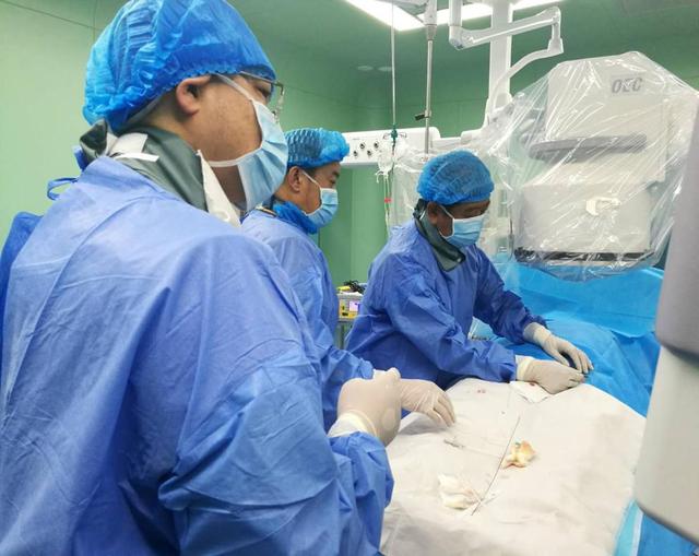 巴彦淖尔市医院介入科联合创伤骨科成功救治危重外伤患者