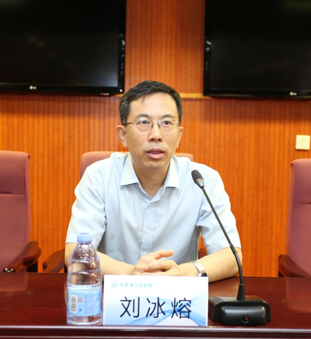 刘冰熔教授,巴彦淖尔市市科学技术局乔文副局长,市卫健委刘彦民主任